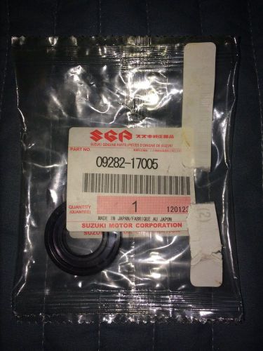 Suzuki 09282-17005 oil seal