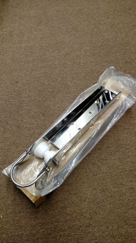 Lewmar 66840014 fluke type bow roller