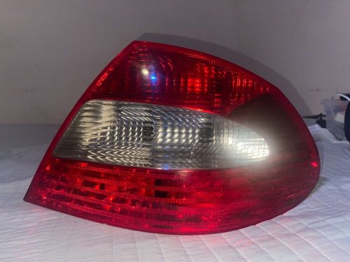 Mercedes benz a211 820 2364-foco trasero derecho-usado en perfectas condiciones