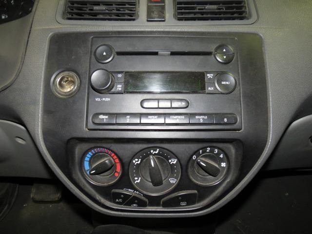 Find 2005 FORD FOCUS RADIO TRIM DASH BEZEL 2517161 in Garretson, South