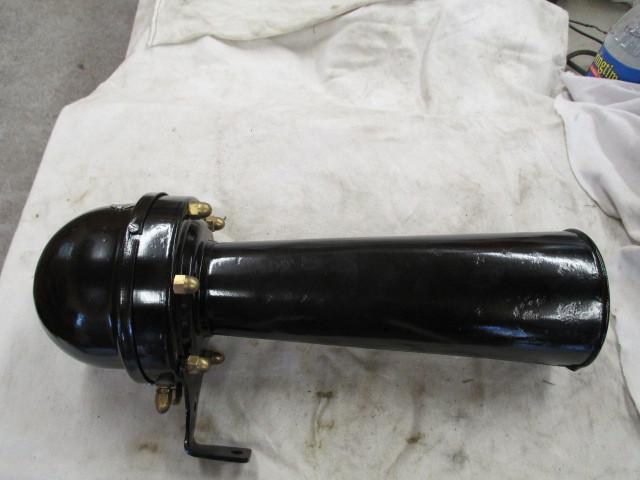 Working schwarze, model #25, 6 volt horn and bracket