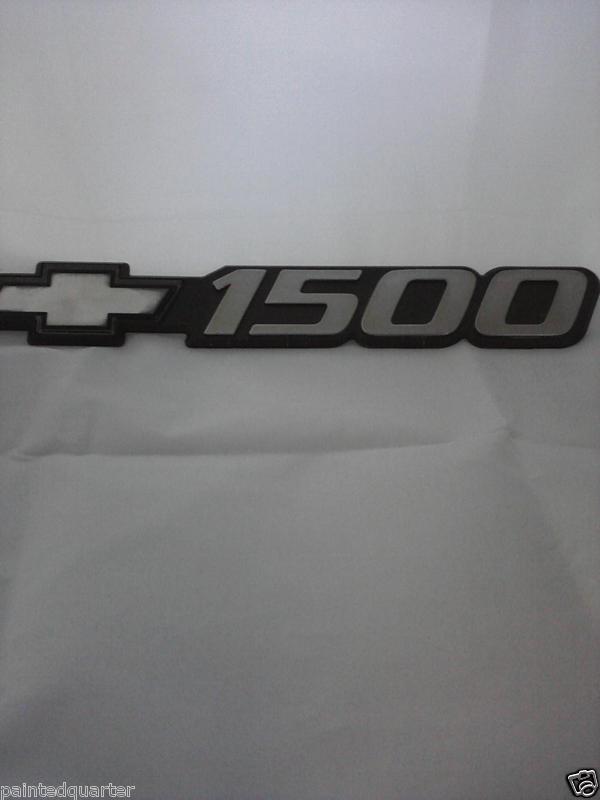 99-07 chevy  silverado truck pu *1500* door emblem badge nameplate bowtie oem