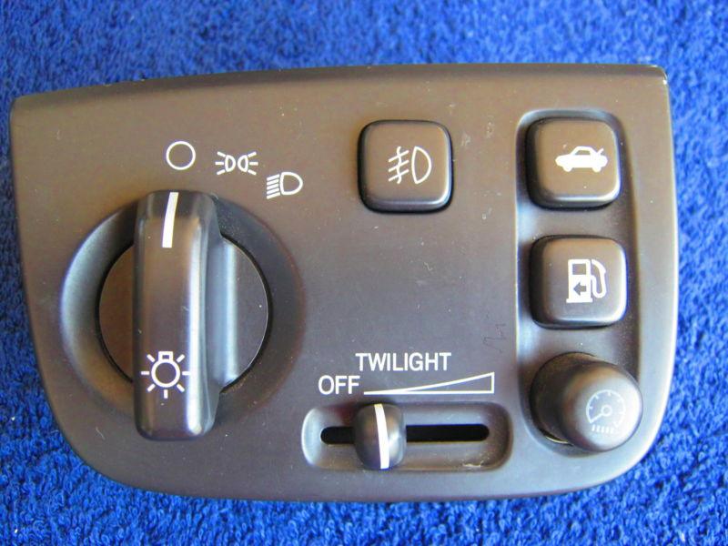 Sell HEADLIGHT SWITCH 2001 CADILLAC DEVILLE DTS 25680177 in Imperial