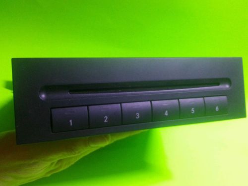 Mercedes-benz cd changer unit  (as-is)  a2118202489 mh3210 not tested