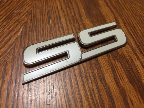 Large ss emblem impala trailblazer monte carlo hhr equinox white w/chrome trim