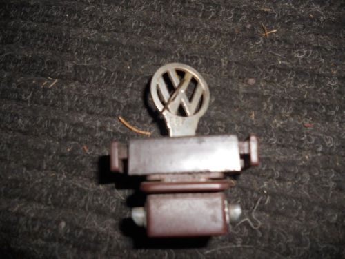 Glove box latch  with key late 70s vw super beetle part#171-857-13a-ube
