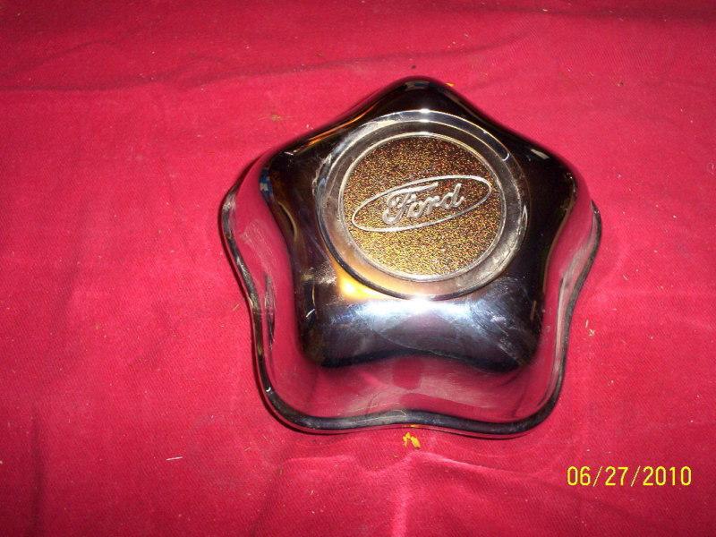 Sell FORD F150 HUB CAP in Landers, California, US, for US 16.99