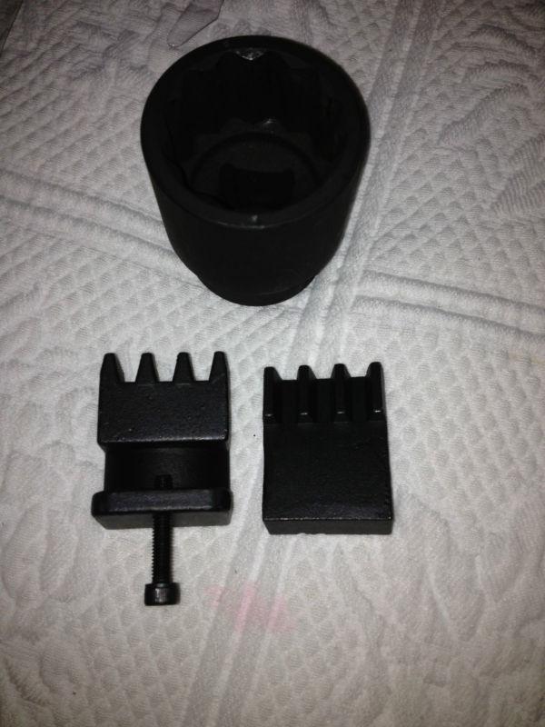 Sell Lisle 22100 6.6l duramax flywheel locking tool kit in Hope Mills