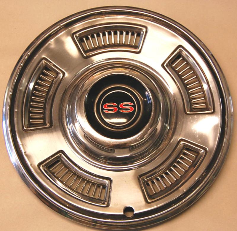 Vintage nice used 14" chevy chevelle malibu ss wheel hub cap chevrolet