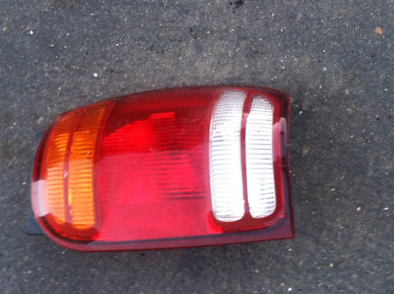 2000 ford explorer tail light assembly (used) (passenger side)
