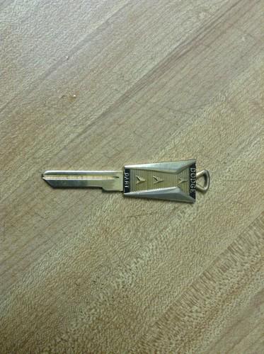 Vintage dodge dart yellow gold arrow head key 1962 63 64 65 1966 rare nos keys