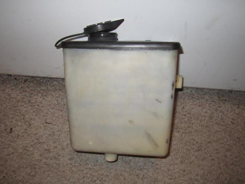 Ford 6.9l 7.3l Idi Windshield Wiper Reservoir Tank 8394 Oem 6.9 7.3