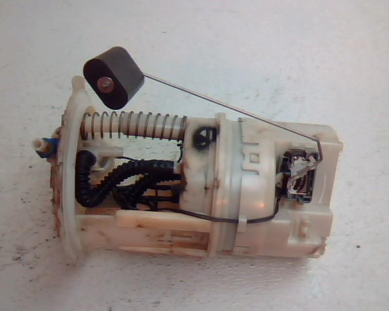 Sell 2005 CHRYSLER TOWN & COUNTRY FUEL PUMP 2630111 in Garretson, South