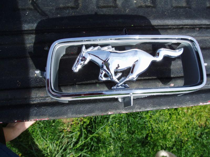 Ford mustang pony emblem grill c7zz-8213-a nos 1967 67 chrome original oem