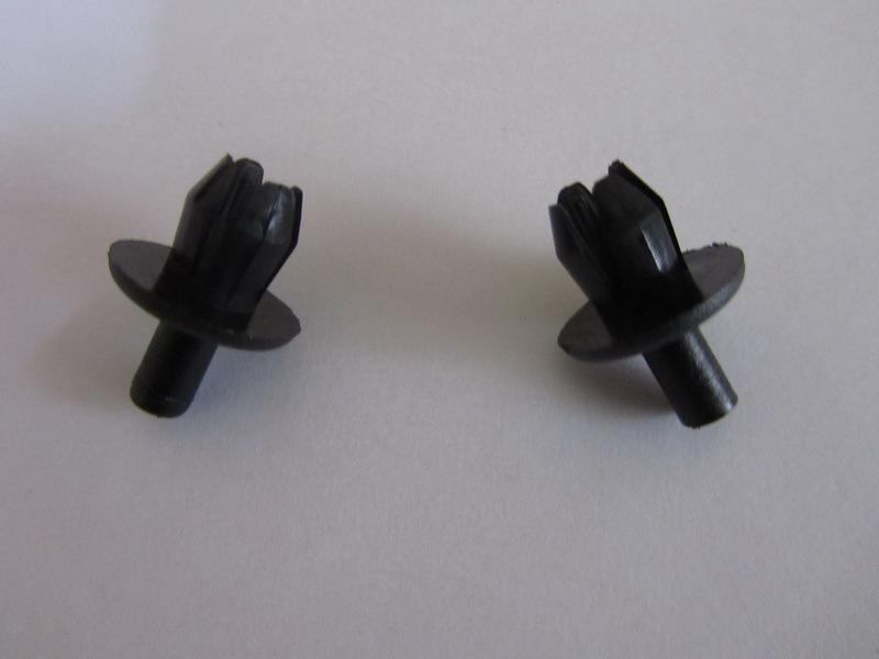 Volkswagen push-in rivet  black n0385491  (10  pcs)