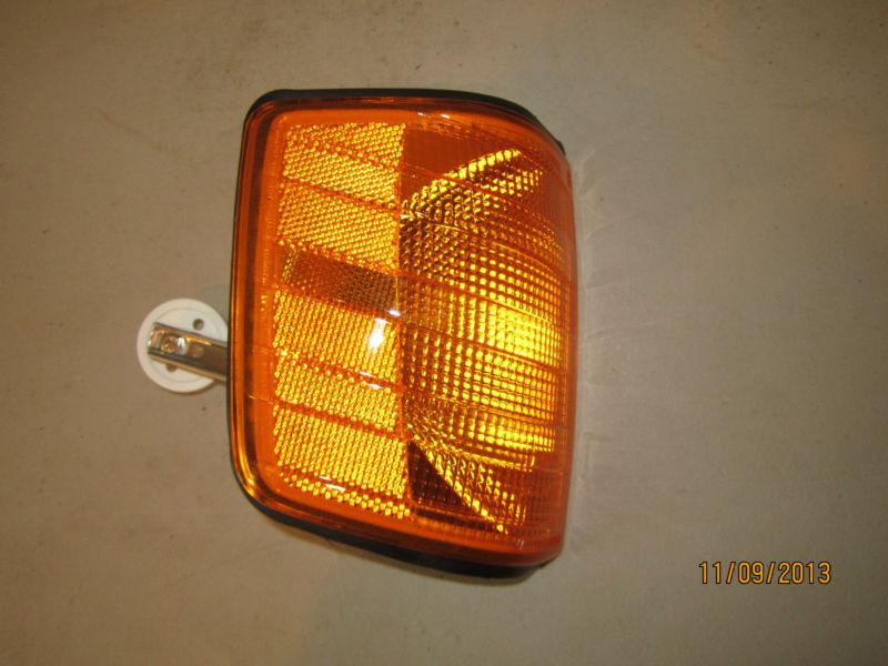 Sell Mercedes Benz Turn Signal Lens Right by Bosch in Candia, New