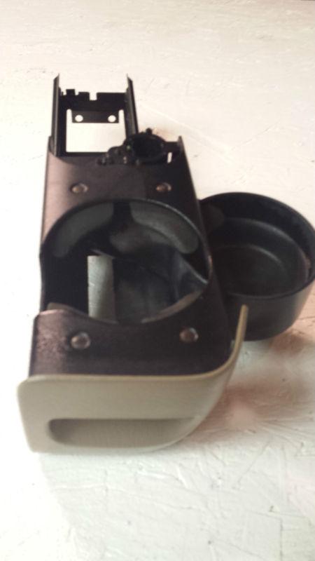 1998 chevrolet tahoe ls cupholder (fits 95-99)
