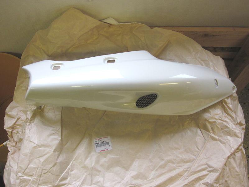 Kawasaki zx900 b  ninja zx-9r white right side cover rh 36001-1567-r1 nos