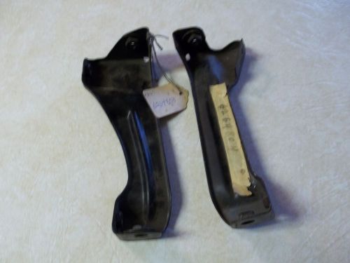 Nos 1972 chevy monte carlo ss  grille brackets gm# 6264803 &amp; 6264804  l&amp;r nice