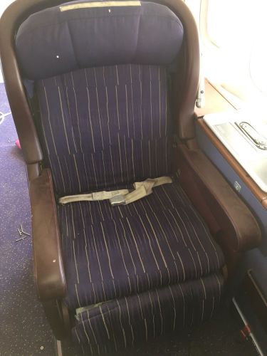 Boeing 747-400 first class single seats