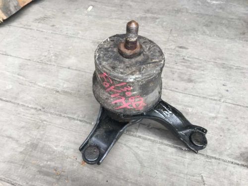 Sienna    2010 engine mounts 89413