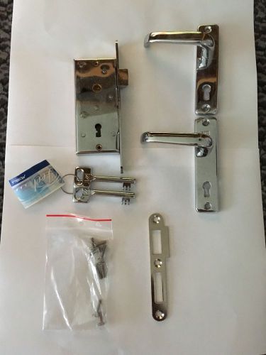 Mobella traditional lock set (key locking)