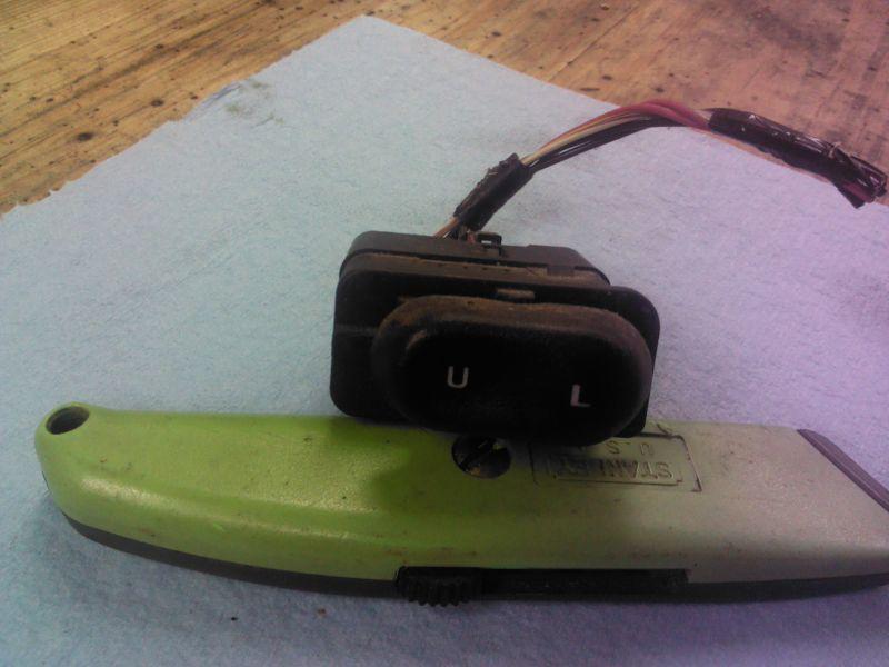 Ford taurus passenger side power door lock switch and plug 1996-1999