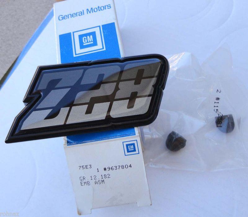 Nos 80-81 gray z28 camaro rear emblem rare original still in old gm box ! 78 79