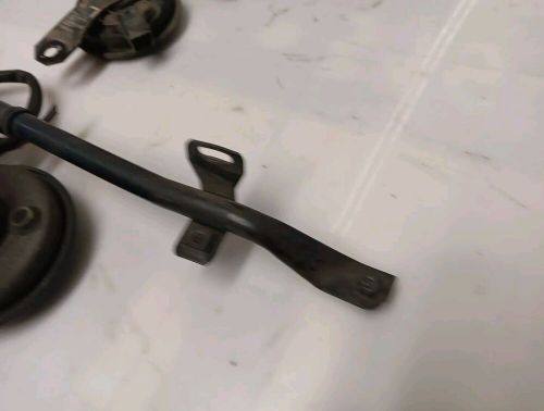 1981 1982 1983 1984 1985 MERCEDES 300SD W126 HELLA OEM HORNS WITH MOUNT BAR 85, US $28.99, image 2