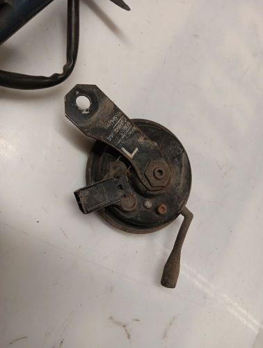 1981 1982 1983 1984 1985 MERCEDES 300SD W126 HELLA OEM HORNS WITH MOUNT BAR 85, US $28.99, image 5