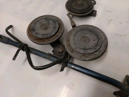 1981 1982 1983 1984 1985 MERCEDES 300SD W126 HELLA OEM HORNS WITH MOUNT BAR 85, US $28.99, image 8