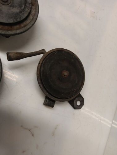 1981 1982 1983 1984 1985 MERCEDES 300SD W126 HELLA OEM HORNS WITH MOUNT BAR 85, US $28.99, image 10