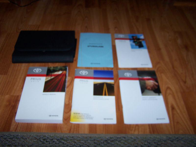 2010 TOYOTA PRIUS OWNERS MANUAL SET WITH CASE FREE SHIPPING, US $40.00, image 1