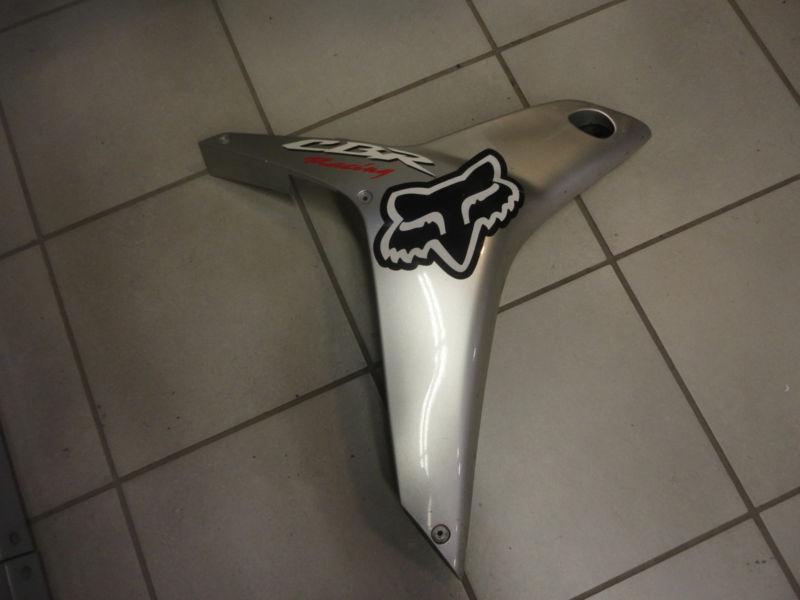 07 - 08 honda cbr600rr right mid fairing