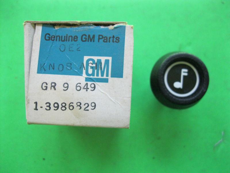 1973-1977 chevrolet old chevrolet  truck radio  knob gm  3986829 nos
