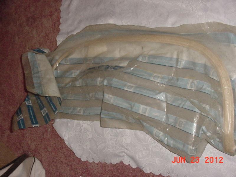 Noa gm 1971  72 kingswood estate wagon front rh wheelhouse opening moulding