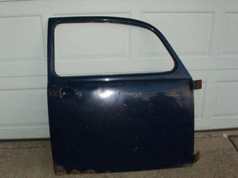 Vw 1970 beetle right front door, buyer must pickup