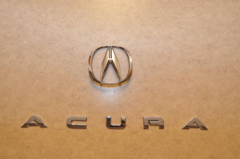 Oem 2003 factory genuine stock acura 3.2 cl trunk emblem badge logo