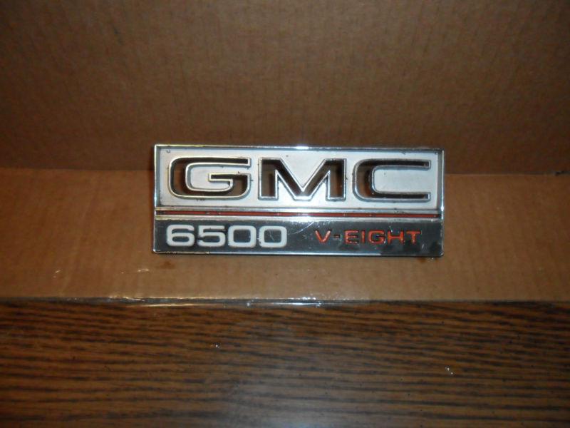 Gmc 6500 v-eight original emblem oem part number 694790