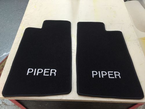 Piper cherokee front floor mats, (pull-out), black, new, look !