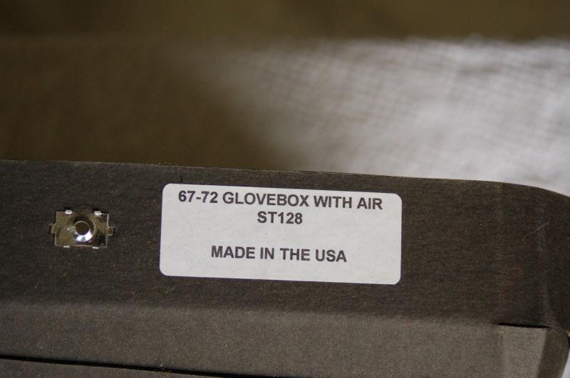 After market glove box insert with air for 1967-1972 chevy pick-up truck