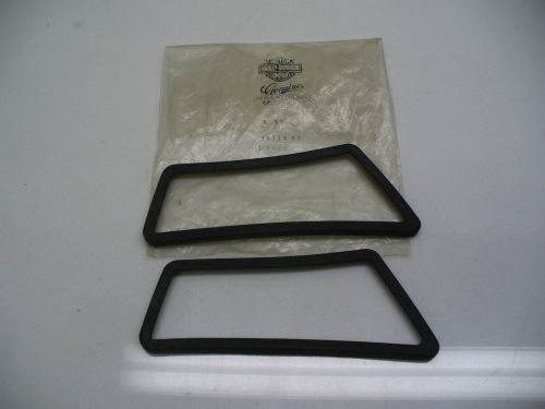 Harley 58718-82 flt tour glide front fairing turn signal rubber lens gasket used