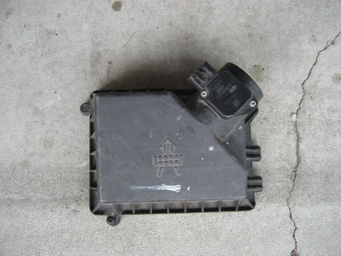 04-2008 chevy malibu 2.2l air cleaner cover box with air mass sensor