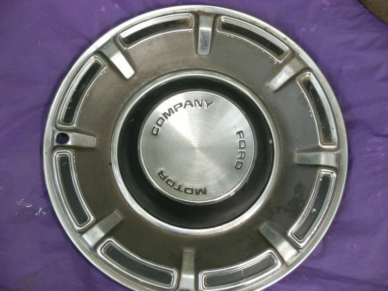 Buy One hubcap in Abingdon, Virginia, US, for US 7.00