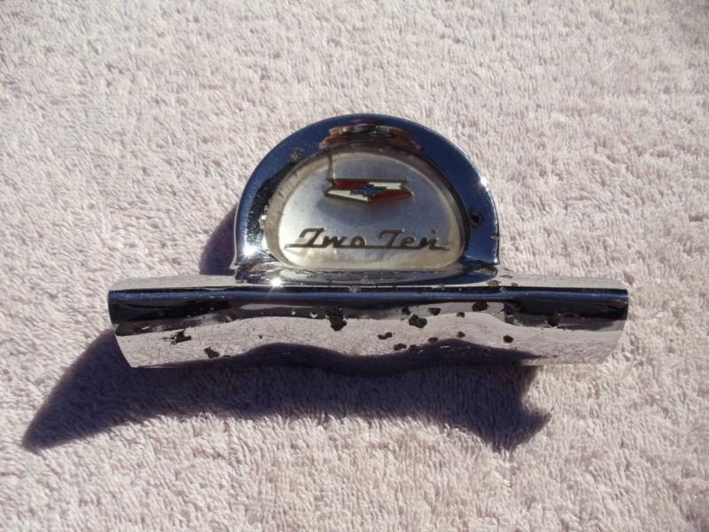 ~1~vintage~classic~1957 chevrolet two ten hardtop/sedan/convertible horn button~