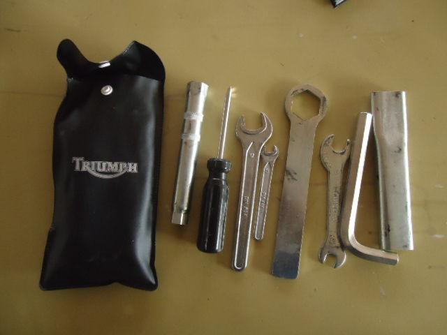 2001 triumph tt 600 tool kit bag pouch tools