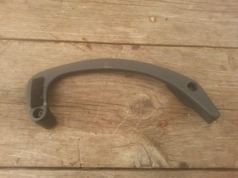 1997 s10 s15 gmc jimmy 2dr 4x4 4.3l rh passenger seat belt holder 