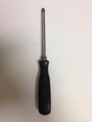 Snap on tools screwdriver ssdp-64,  vintage black handle, # 4 phillips tip.