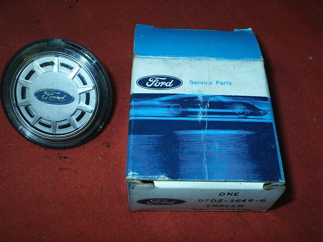 77-78-79-80-81-82-??? ford f-150   mustang   sport horn center  emblem   nos