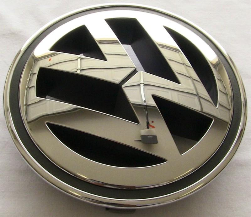 Vw volkswagen jetta golf tiguan passat cc front grille emblem badge new oem chro